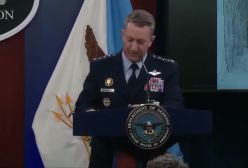 انتشار فیلم هایی از شلیک بمب های سنگرشکن  به سایت  هسته ای فوردو