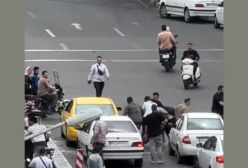 ببینید/ فیلم لحظه به دام افتادن دزد به دست مردم پشت چراغ قرمز | 15 اردیبهشت 1404