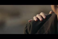 تیزر رسمی فیلم «بی سر و صدا» با بازی پیمان معادی و هانیه توسلی منتشر شد
