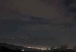 تصاویری حمله نظامی ایران آمریکا به ونزوئلا: اپاچی بر فراز پایتخت ونزوئلا