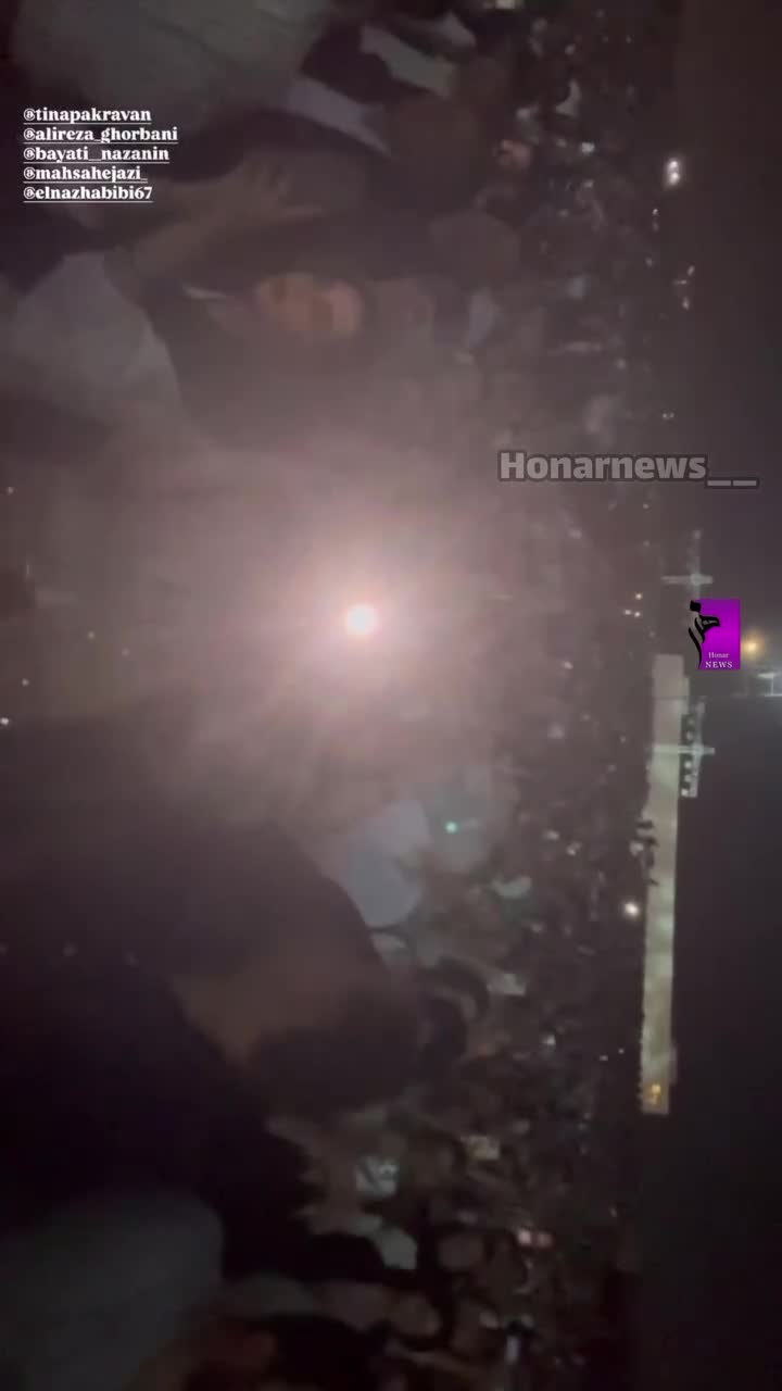 همخوانی  مهسا حجازی و نازنین بیاتی  در کنسرت علیرضا قربانی