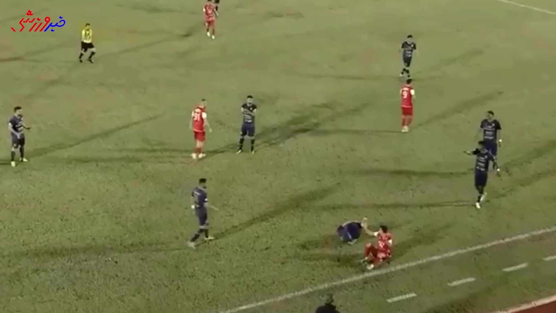 اعتراض باشگاه چادرملو به چند صحنه داوری در دیدار با پرسپولیس