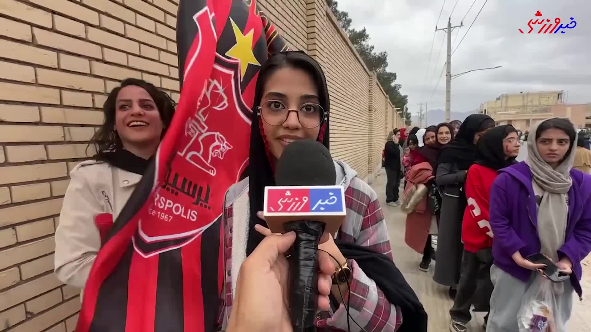 فیلم حرف های دختر یزدی طرفدار پرسپولیس؛ تیم شهرم هم گل بزند اما پرسپولیس ببرد