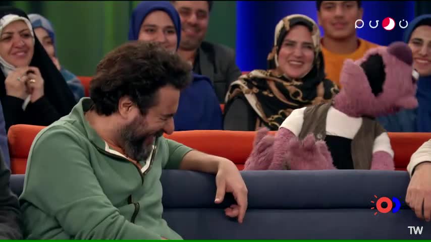 جناب خان با اجرای هنرمندانه سه‌تار در برنامه ۱۰۰۱